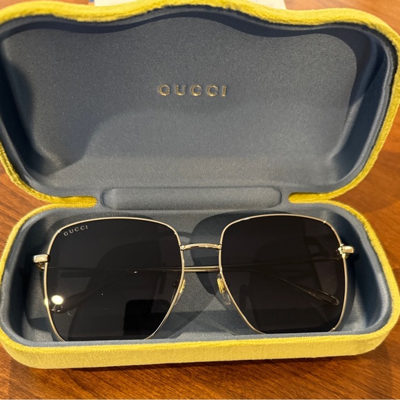 Gucci Sunglasses - Picture 6 of 7